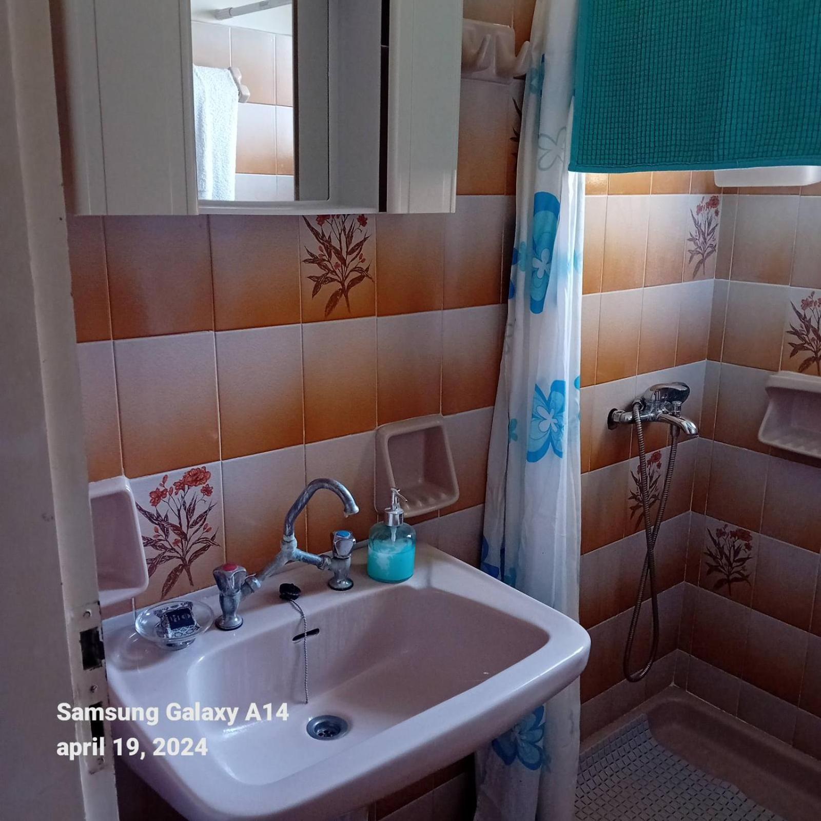 Acharavi Apartment อาคาราวี ภายนอก รูปภาพ