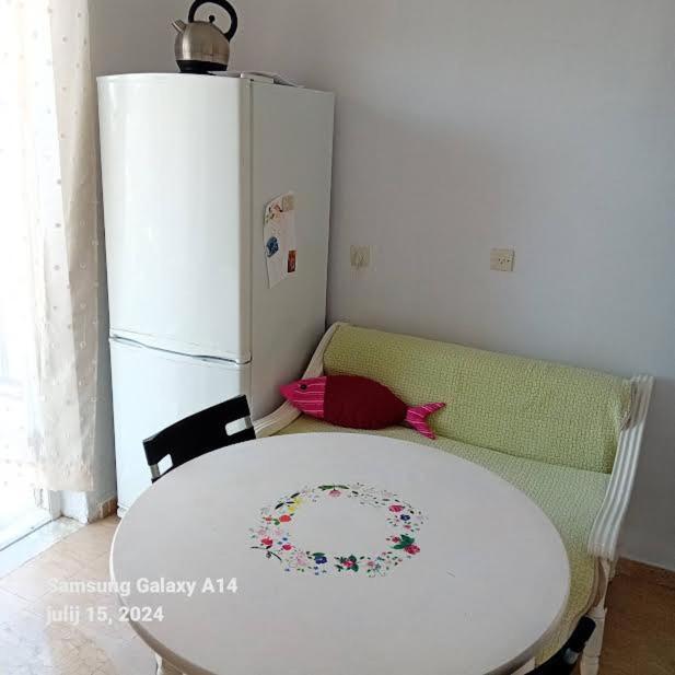 Acharavi Apartment อาคาราวี ภายนอก รูปภาพ