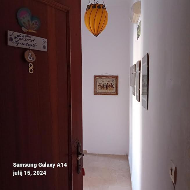 Acharavi Apartment อาคาราวี ภายนอก รูปภาพ