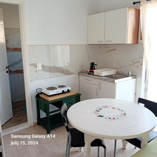 Acharavi Apartment อาคาราวี ภายนอก รูปภาพ